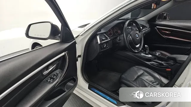 BMW 3 Series (F30) 2018 Белый из Кореи, фото 2