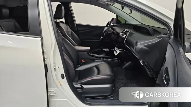 Toyota Prius 4th Generation 2018 Белый из Кореи, фото 2