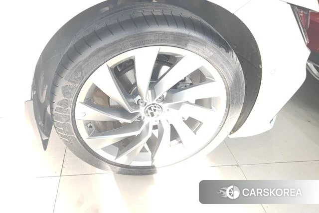 Volkswagen CC 2023 Белый из Китая, фото 2