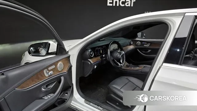 Mercedes-Benz E-Class W213 2020 Белый из Кореи, фото 2