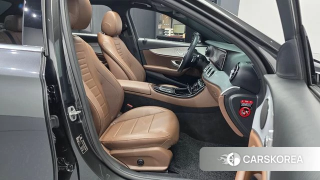 Mercedes-Benz E-Class W213 2021 Серый из Кореи, фото 2