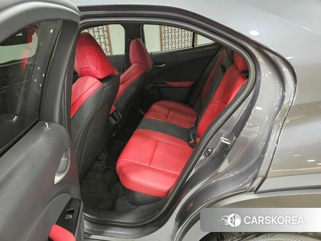Lexus UX300h 2025 Серый из Кореи, фото 2