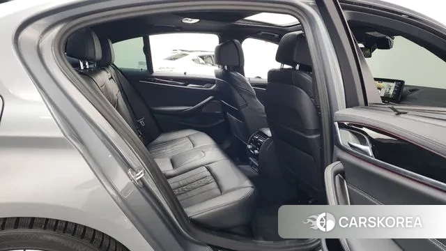 BMW 5 Series (G30) 2023 Серый из Кореи, фото 2