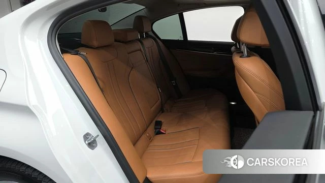 BMW 5 Series (G30) 2019 Белый из Кореи, фото 2