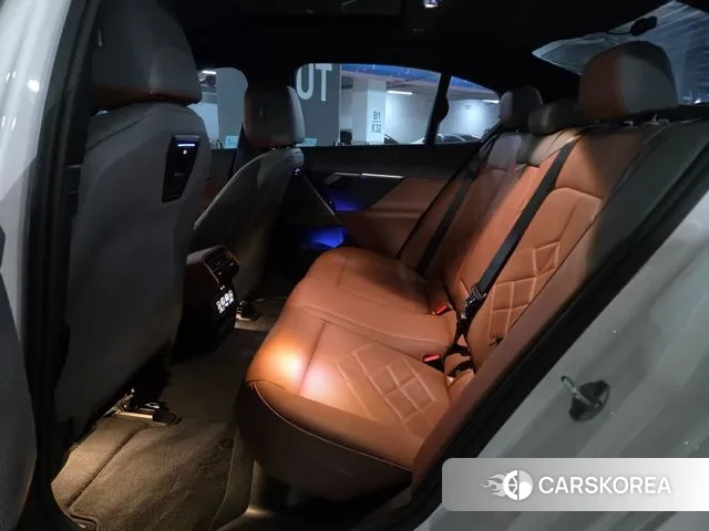 BMW 5 Series (G60) 2025 Белый из Кореи, фото 2