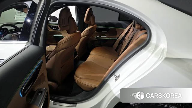 Mercedes-Benz E-Class W214 2024 Белый из Кореи, фото 2