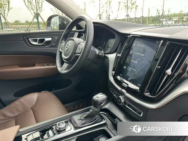 Volvo XC60 2018 Темно-серый из Китая, фото 2