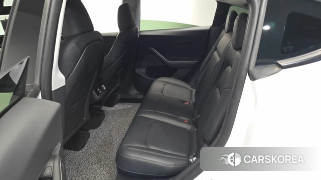 Tesla Model Y 2023 Белый из Кореи, фото 2