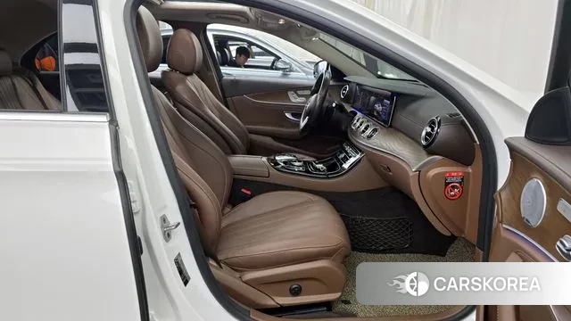 Mercedes-Benz E-Class W213 2018 Белый из Кореи, фото 2