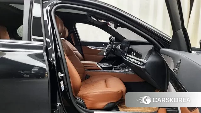 BMW 7 Series (G70) 2023 Черный из Кореи, фото 2