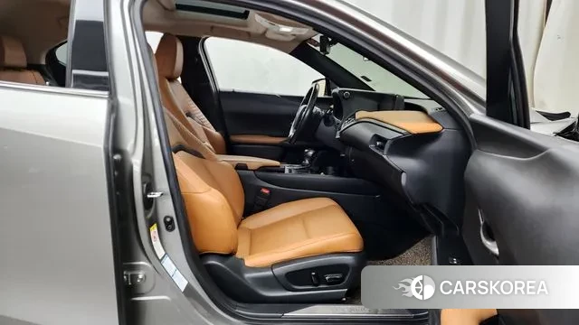 Lexus UX250h 2019 Серебристо-серый из Кореи, фото 2