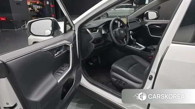 Toyota RAV4 5th Generation 2023 Белый из Кореи, фото 2