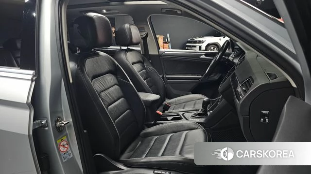 Volkswagen Tiguan second Generation 2020 Серебряный из Кореи, фото 2