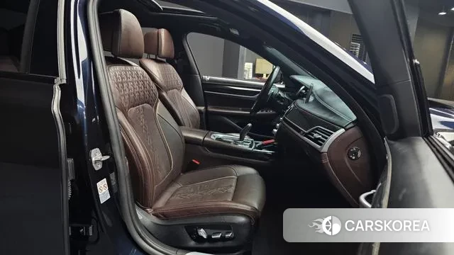 BMW 7 Series (G11) 2018 Черный из Кореи, фото 2