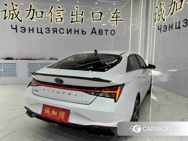 Hyundai Elantra 2023 Белый из Китая, фото 2