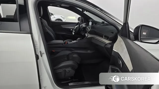 Peugeot 5008 second generation 2021 Белый из Кореи, фото 2