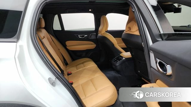 Volvo V60 Cross-Country 2nd Generation 2025 Белый из Кореи, фото 2