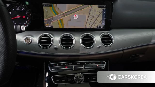 Mercedes-Benz E-Class W213 2018 Серебряный из Кореи, фото 2