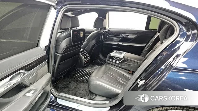 BMW 7 Series (G11) 2018 Черный из Кореи, фото 2