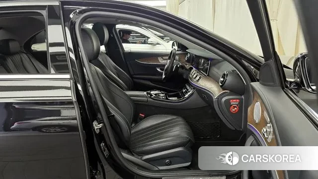 Mercedes-Benz E-Class W213 2018 Черный из Кореи, фото 2