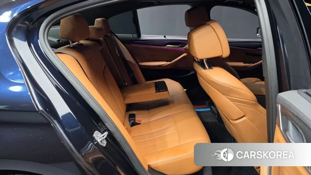 BMW 5 Series (G30) 2022 Черный из Кореи, фото 2