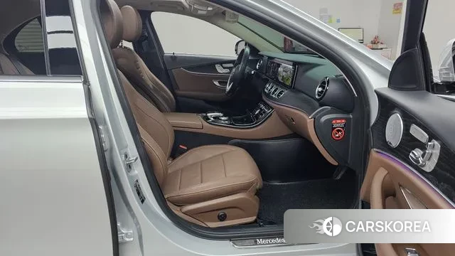 Mercedes-Benz E-Class W213 2018 Серебряный из Кореи, фото 2