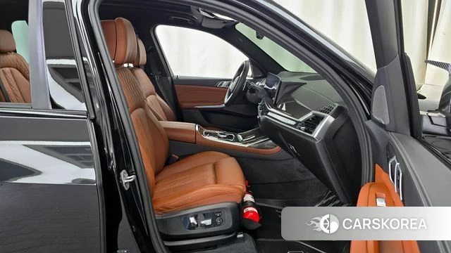 BMW X7 (G07) 2024 Черный из Кореи, фото 2