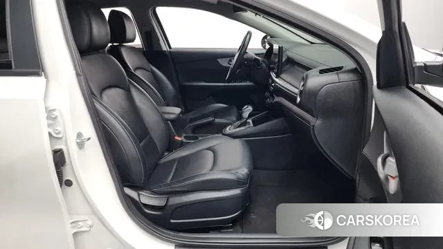 Kia The New K3 2nd generation 2022 Белый из Кореи, фото 2