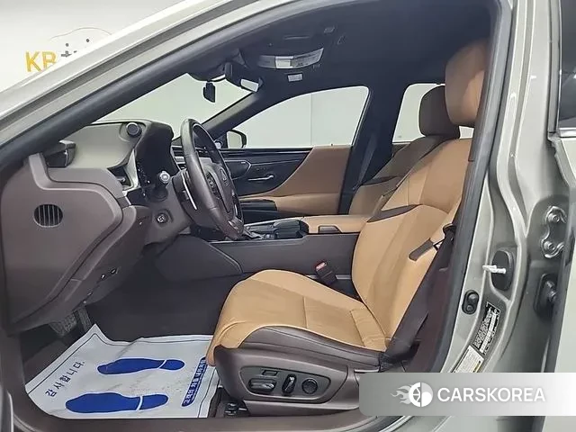 Lexus ES300h 7th generation 2020 Песочный из Кореи, фото 2