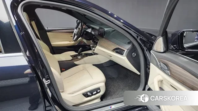 BMW 5 Series (G30) 2020 Черный из Кореи, фото 2