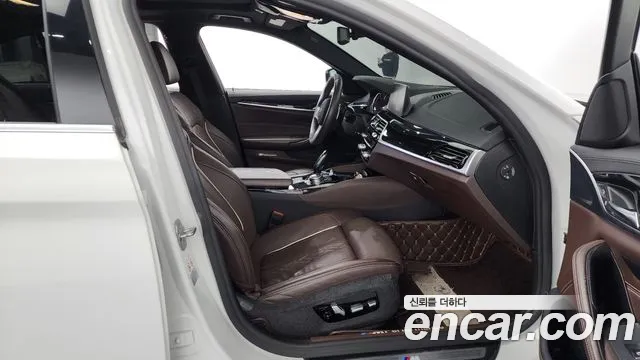 BMW 5 Series (G30) 2018 Белый из Кореи, фото 2