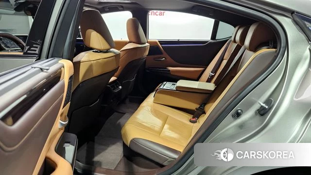 Lexus ES300h 7th generation 2019 Песочный из Кореи, фото 2