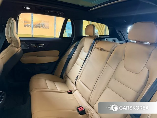 Volvo V60 Cross-Country 2nd Generation 2025 Белый из Кореи, фото 2