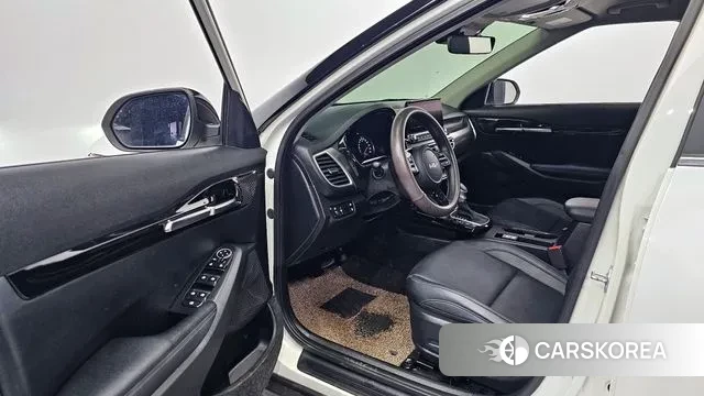 Kia Seltos 2022 Белый двухцветный из Кореи, фото 2