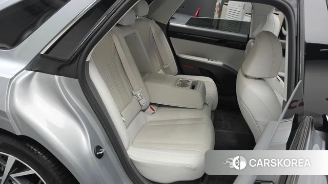 Hyundai Grandeur Hybrid (GN7) 2024 Серебристо-серый из Кореи, фото 2