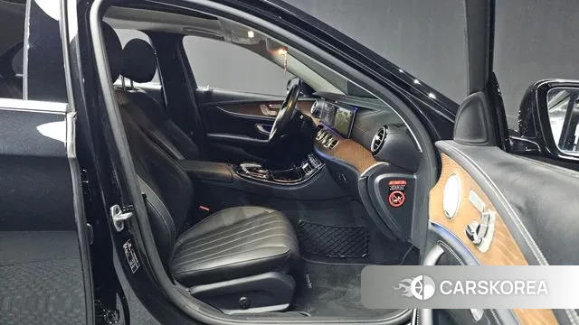 Mercedes-Benz E-Class W213 2019 Черный из Кореи, фото 2