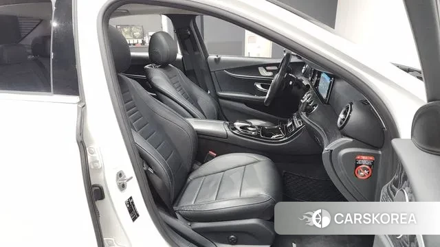 Mercedes-Benz E-Class W213 2019 Белый из Кореи, фото 2