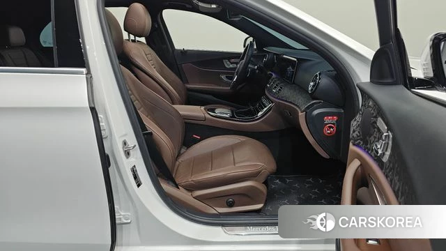 Mercedes-Benz E-Class W213 2021 Белый из Кореи, фото 2