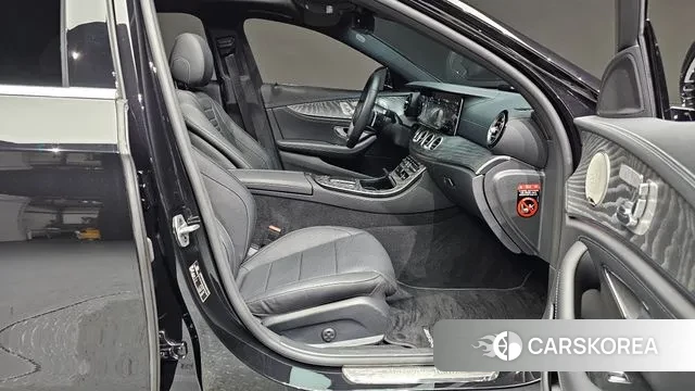 Mercedes-Benz E-Class W213 2022 Черный из Кореи, фото 2