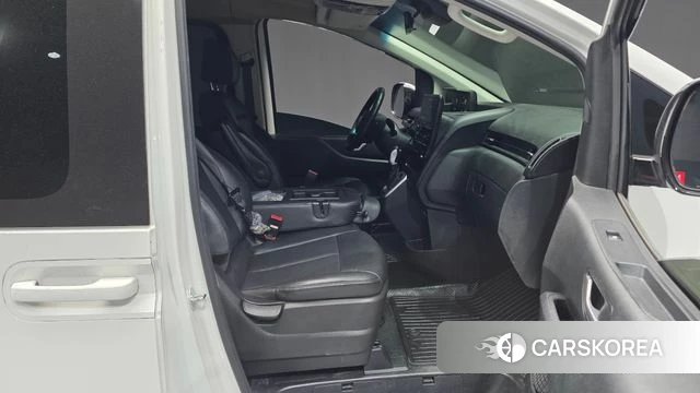 Hyundai Staria 2023 Белый из Кореи, фото 2