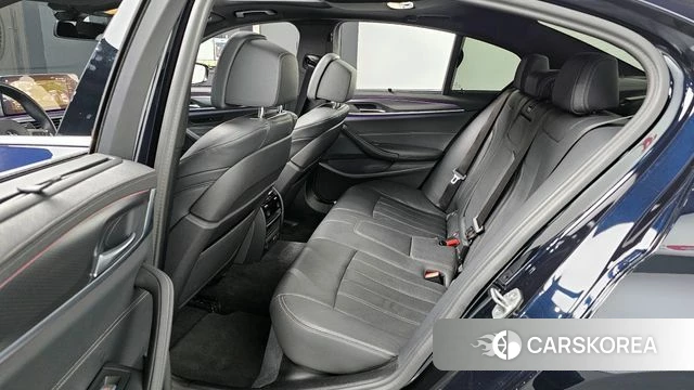 BMW 5 Series (G30) 2023 Черный из Кореи, фото 2