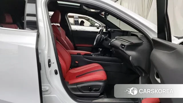 Lexus UX250h 2021 Белый из Кореи, фото 2