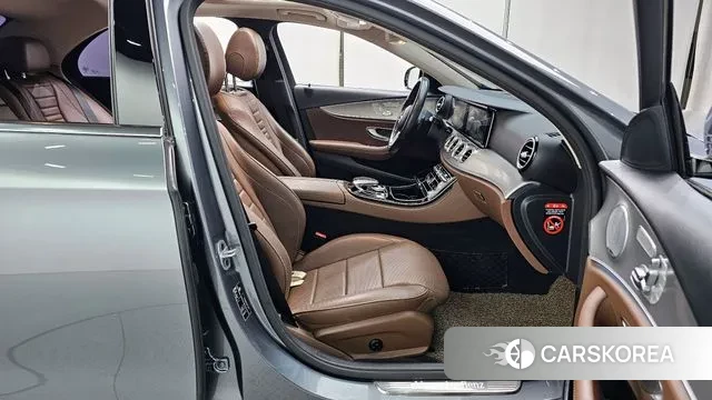 Mercedes-Benz E-Class W213 2018 Серый из Кореи, фото 2