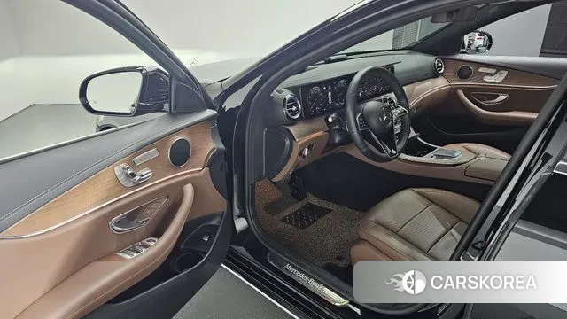 Mercedes-Benz E-Class W213 2023 Черный из Кореи, фото 2