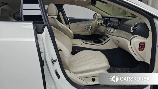 Mercedes-Benz CLS-Class C257 2022 Белый из Кореи, фото 2