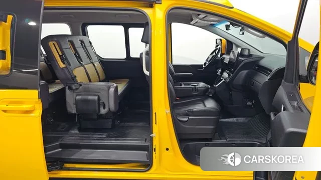 Hyundai Staria 2022 Желтый из Кореи, фото 2