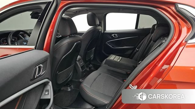 BMW 1 Series (F40) 2020 Оранжевый из Кореи, фото 2