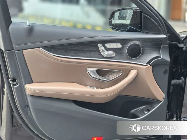 Mercedes-Benz E-class 2022 Черный из Китая, фото 2
