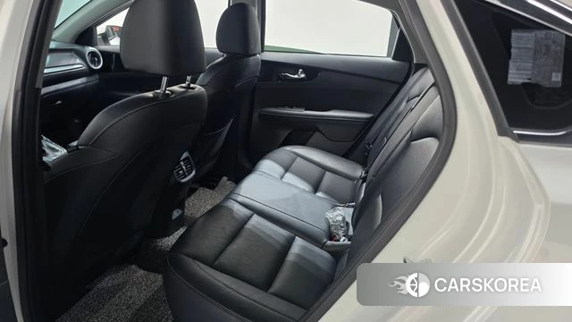 Kia The New K3 2nd generation 2021 Белый из Кореи, фото 2