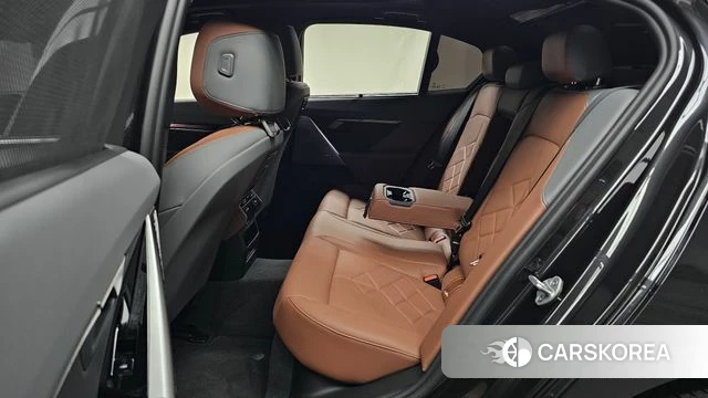 BMW 5 Series (G60) 2026 Серый из Кореи, фото 2